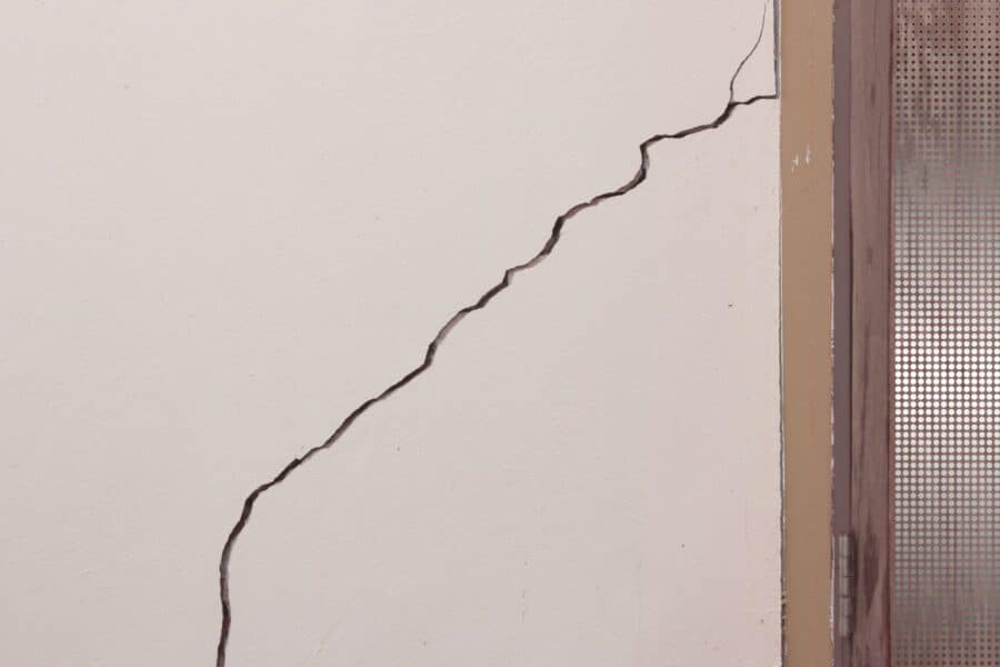 basement wall cracks